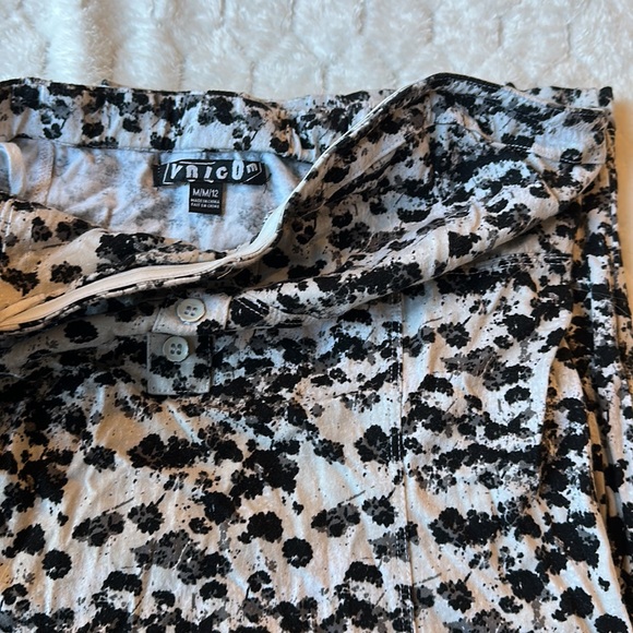 Strapless VolCom dress. Stays up with a sticky strip on top - Picture 4 of 4